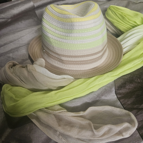 Calvin Klein Tan and Green Sun Hat with Wide Brim - Picture 1 of 2